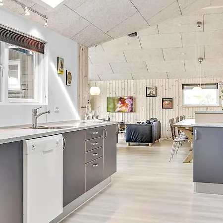 Lovely In With Kitchen Feriehus *